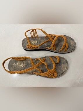 Plaka Palm Leaf Hand Woven Flat Sandals, 9